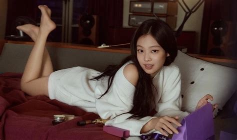 jennie kim feet